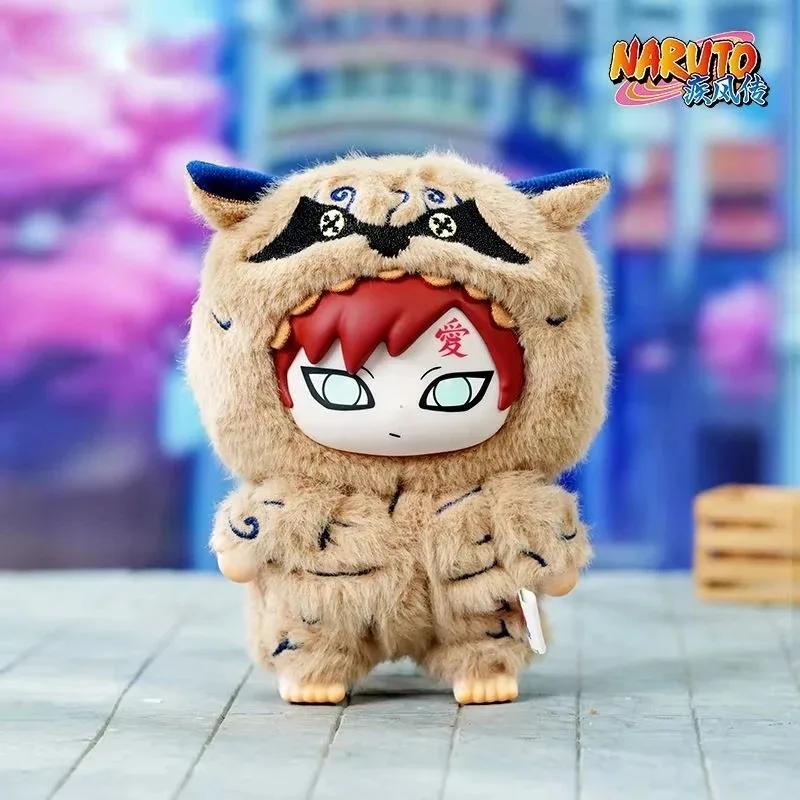 Une série de jouets en peluche mignons, sacs à dos de dessin animé, pendentifs, coffrets cadeaux pér