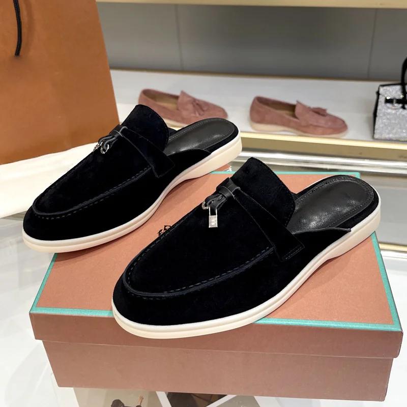 Mules plates en cuir de cerf à bout rond et pompon pour femme, style britannique |   Chaussons Confo