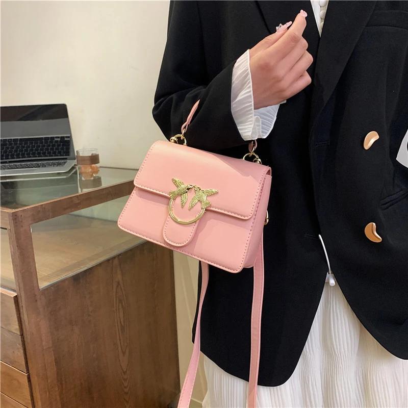 Sac à langer de luxe stable avec un design bien structuré qui conserve sa forme même lorsqu'il est e
