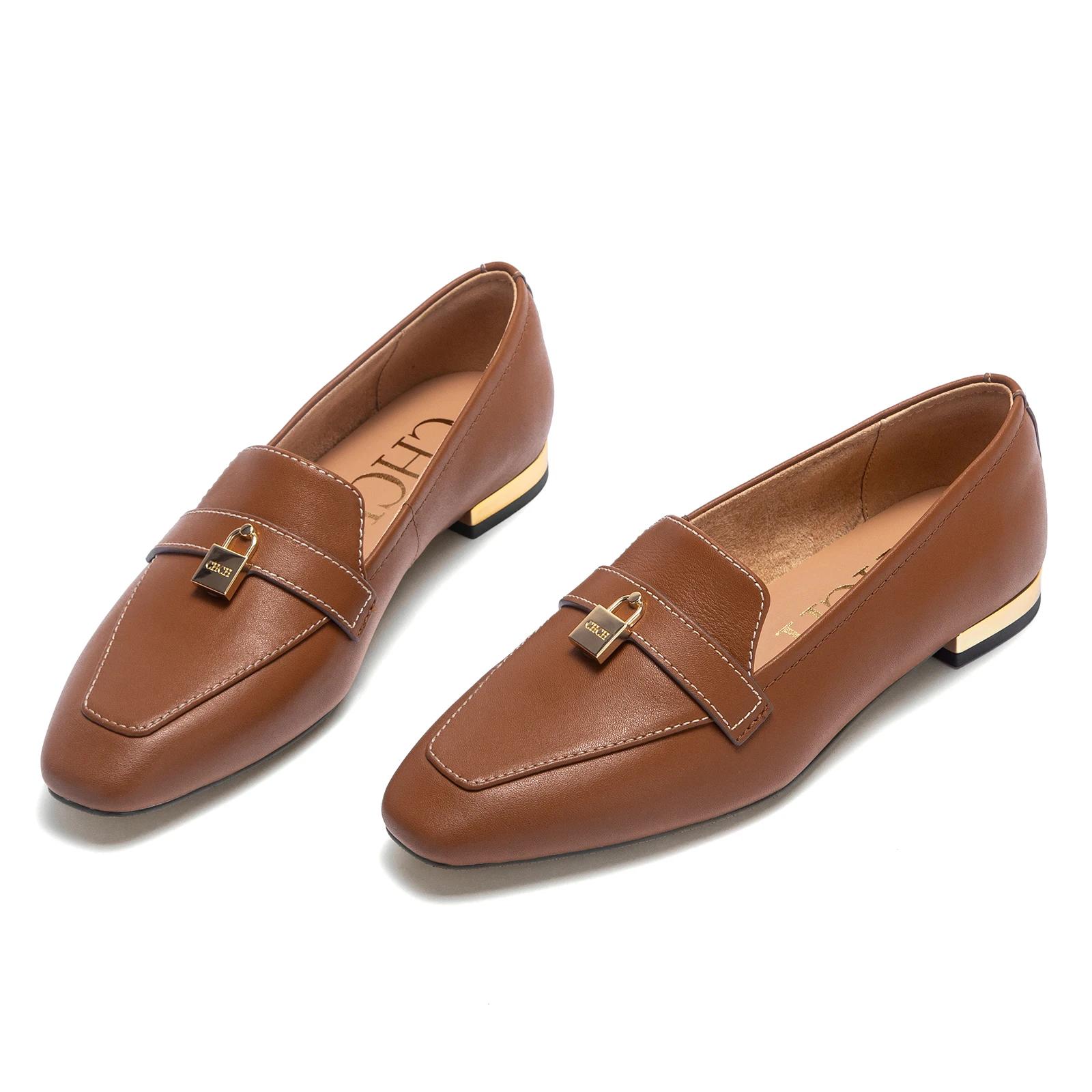 Mocassins en cuir pour femmes avec détail de verrouillage doré, bout carré, talon bas, chaussures de