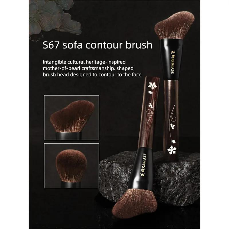 Pinceau de contouring REVERSE/ Reverse Age S67, forme ondulée, s'adapte au contour du visage, pincea