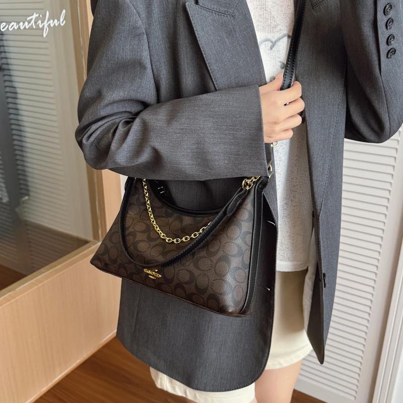 Sac à couches de luxe imperméable avec doublure spéciale qui garde les articles au sec et propres pa