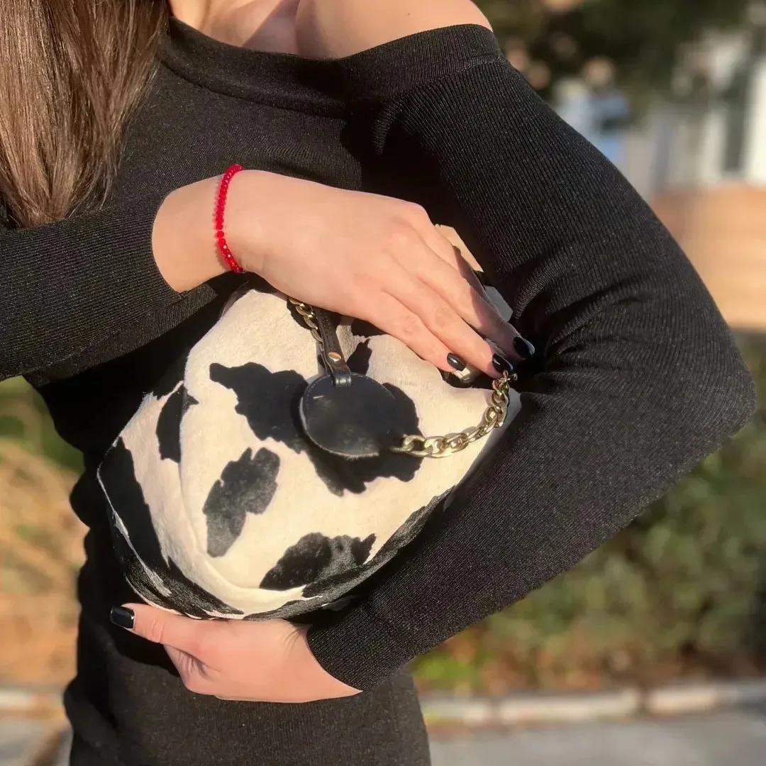 LOST IN VINTAGE – pochette en tissu à motif de vache, cadre métallique, serrure à baiser et poignée 