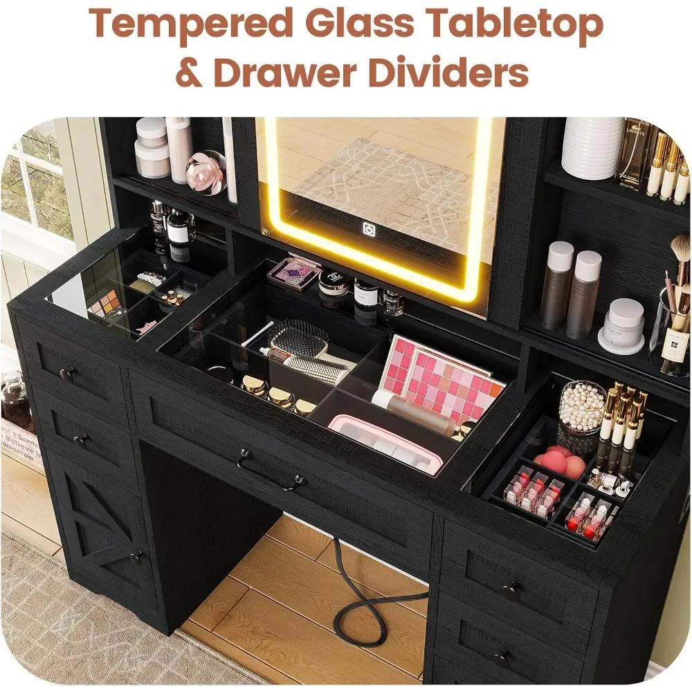 Vanité de maquillage éclairée de style ferme avec miroir coulissant et bureau à plateau en verre ave