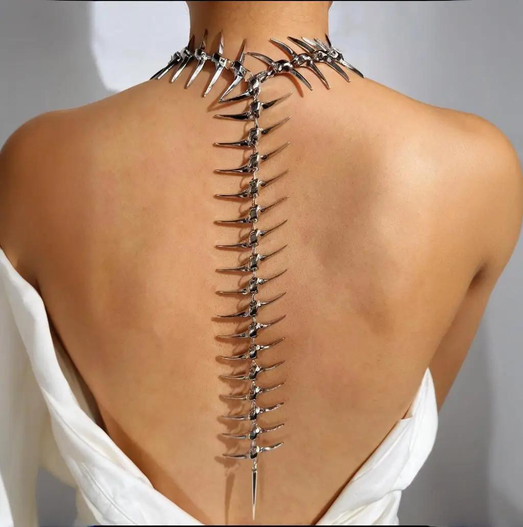 Edgy Niche Hip-Hop épine squelette alliage collier pour femme parfait pour les fêtes de vacances ten
