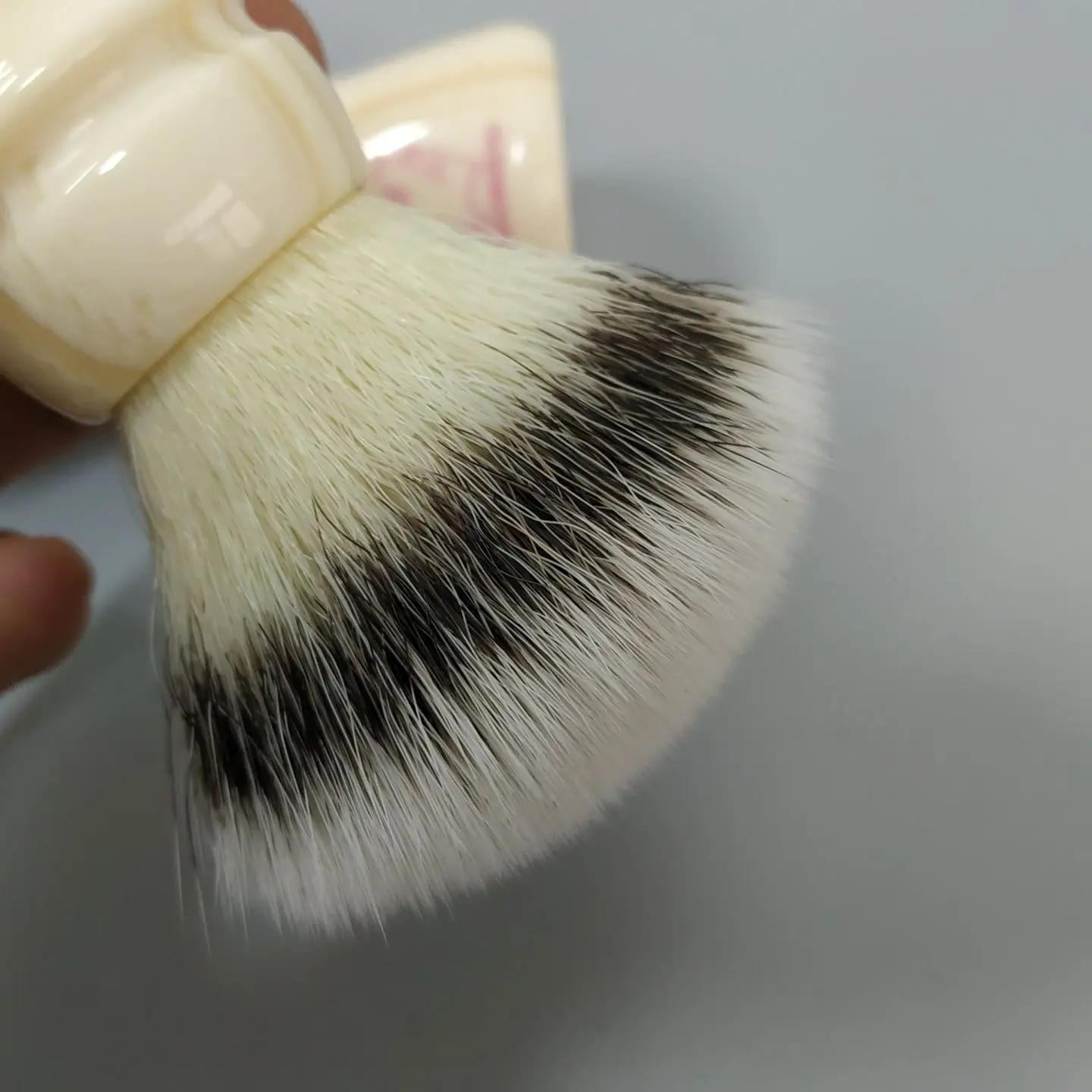 Dscosmetic Pink Piggy CN6 poils synthétiques avec manche en résine pour le rasage humide des hommes