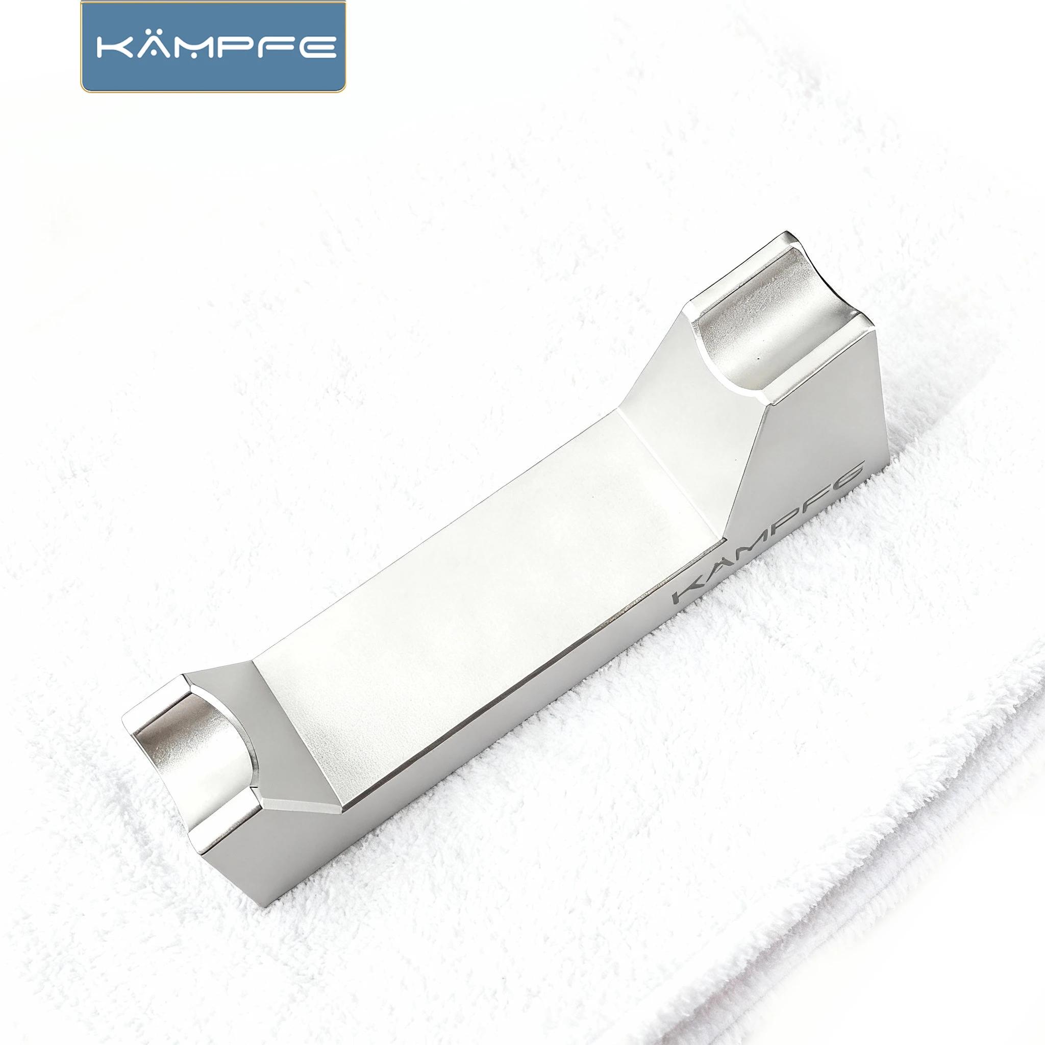 Le support de rasoir KAMPFE en aluminium léger et durable convient à une variété de rasoirs.