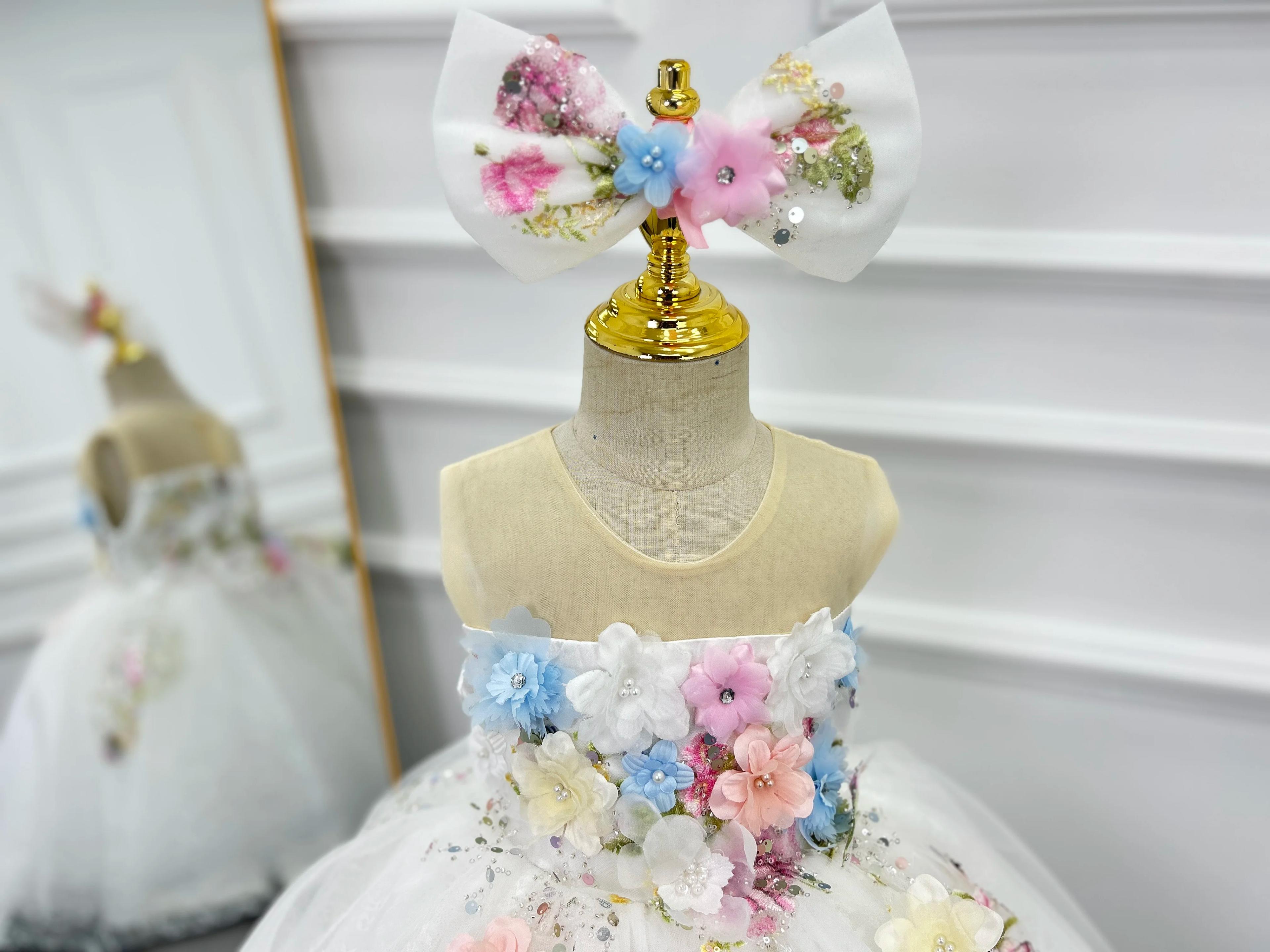 Robe courte blanche pour filles, robe à pétales Mori, petit hôte, spectacle de fleurs, gaze légère d
