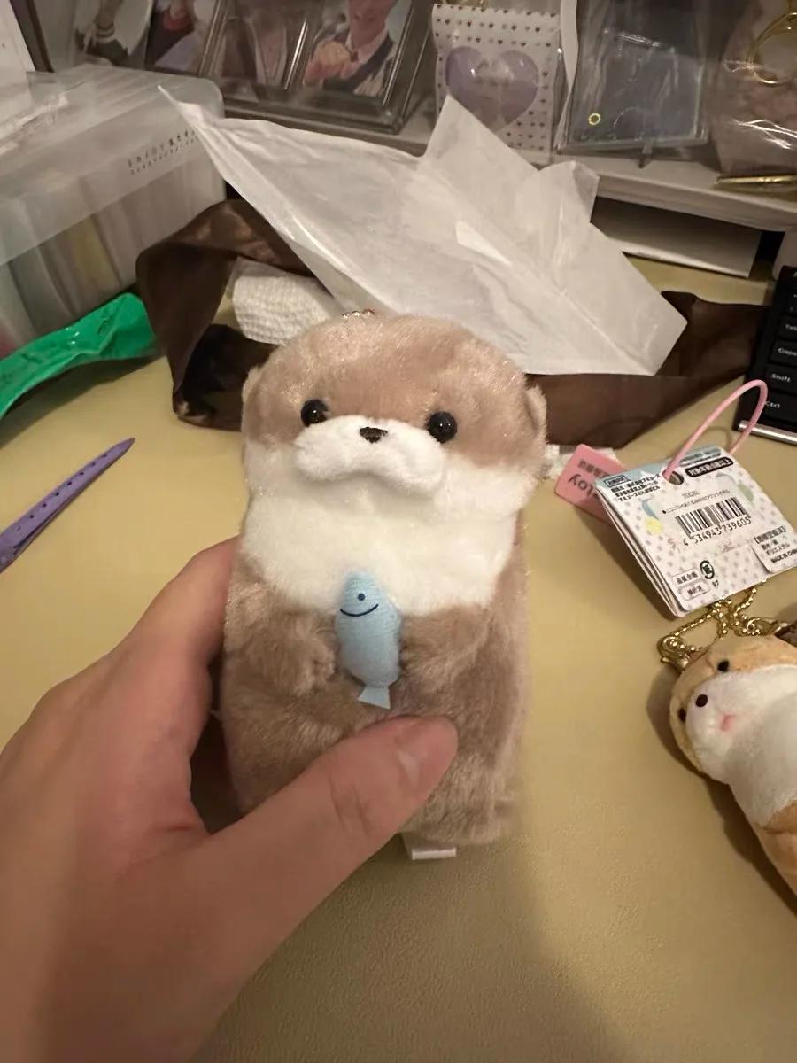 Mignon petite loutre câlin poisson en peluche poupée pendentif poupée cadeau mignon fille coeur port