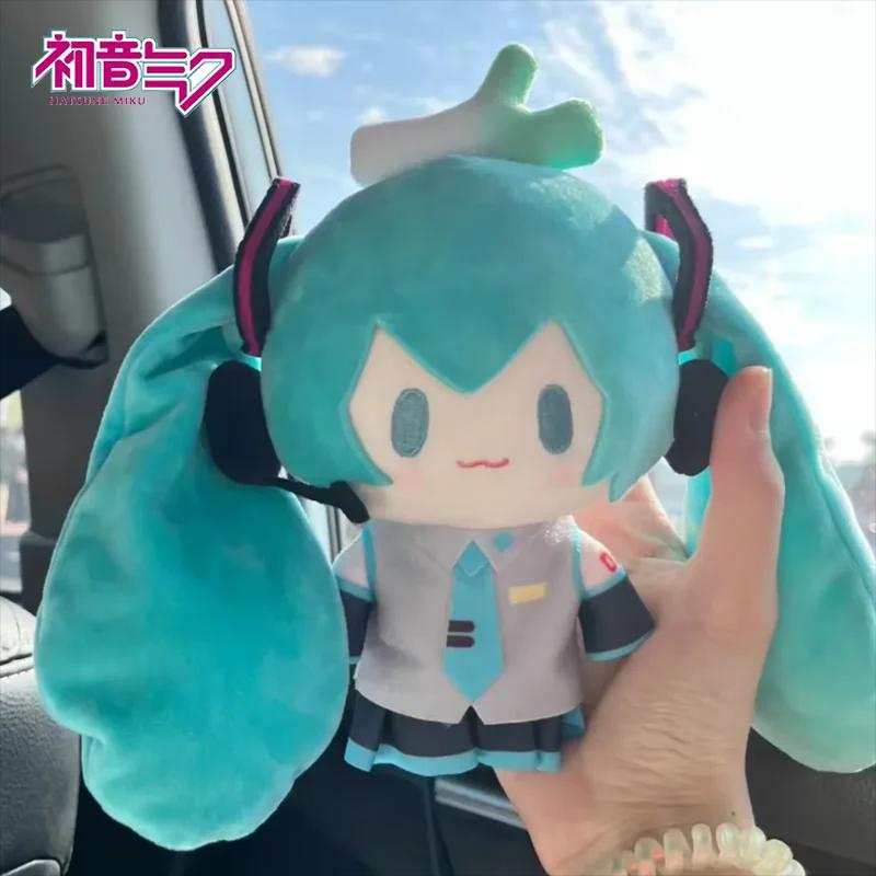 Hatsune Miku Fufu poupée en peluche présente des cadeaux d'anniversaire autour de la poupée mignonne