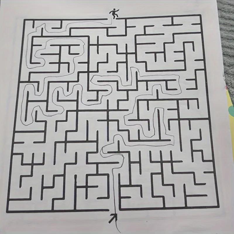 Livre de jeux de labyrinthes pour enfants de 32 pages pour l'entraînement à la concentration des élè