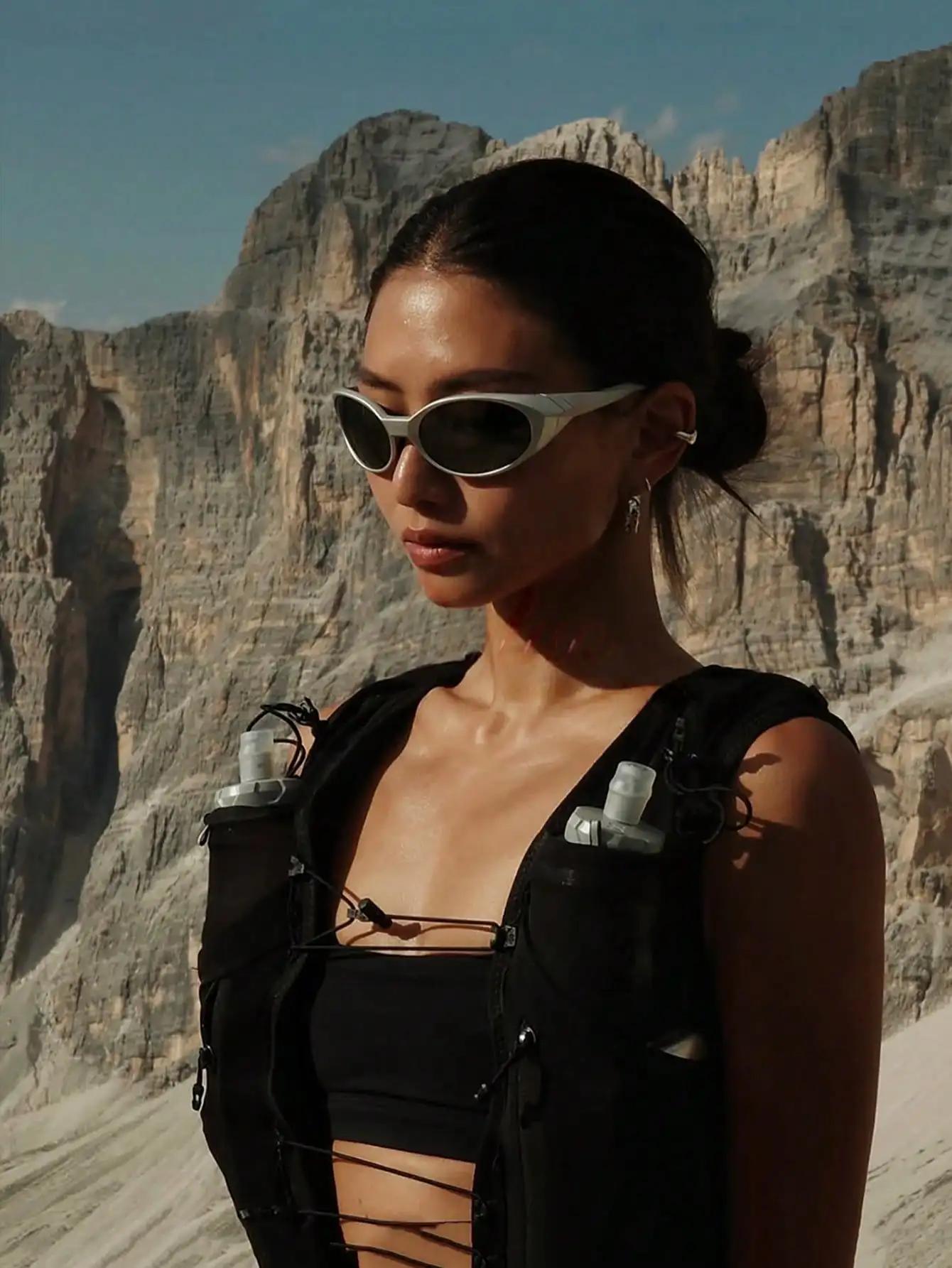 Lunettes de style avant-gardiste Y2K argentées pour la randonnée, le sport sur neige, la technologie