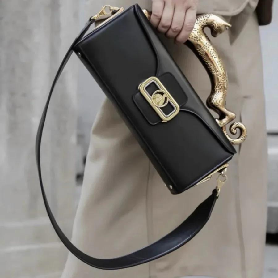 Sac à bandoulière carré en cuir de vache pour femmes, sac à bandoulière de fête polyvalent avec le m