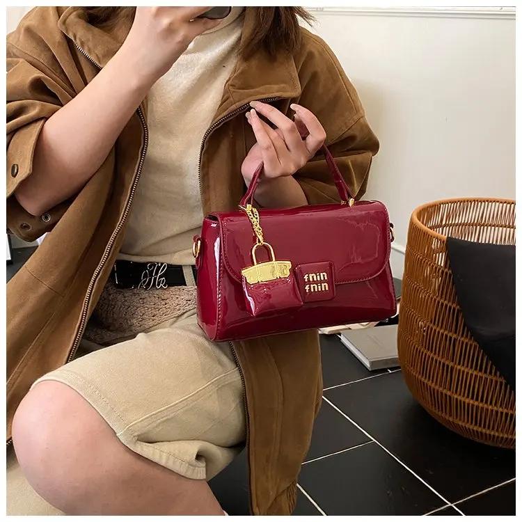 Sac bandoulière chic et tendance pour femme, sac messager texturé de créateur, sac fourre-tout minim