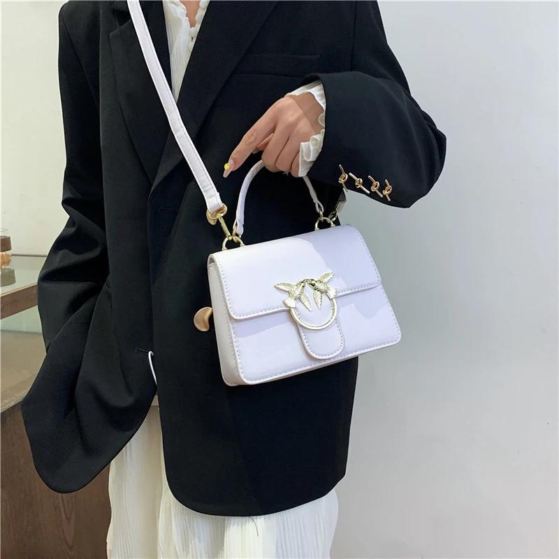 Sac à langer de luxe stable avec un design bien structuré qui conserve sa forme même lorsqu'il est e