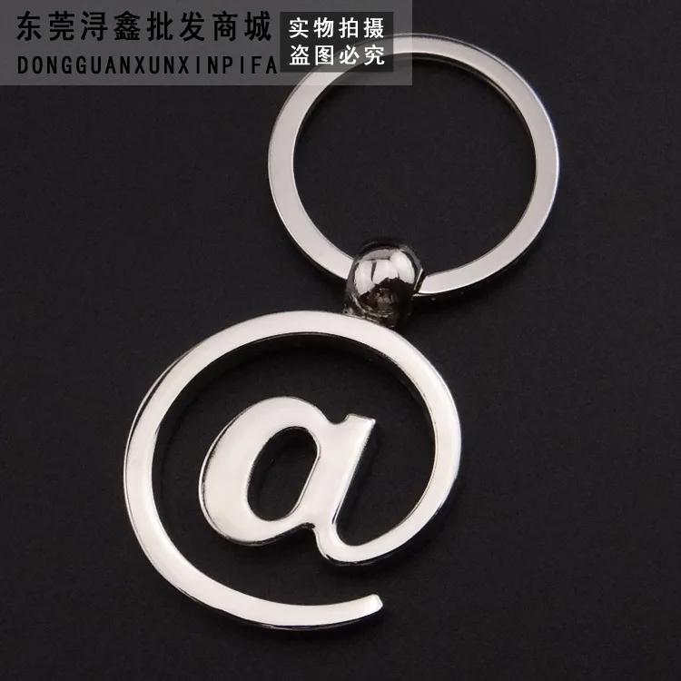 Porte-clés en métal avec lettres, symbole de luxe Cool, cadeau d'anniversaire pour hommes et femmes,