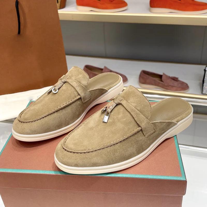 Mules plates en cuir de cerf à bout rond et pompon pour femme, style britannique |   Chaussons Confo