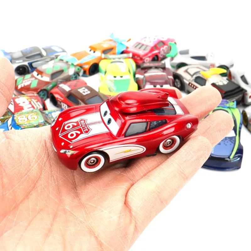 Voitures Disney Pixar Cars Lightning McQueen Mater moissonneuse Frank 1:55 modèle de voiture en méta