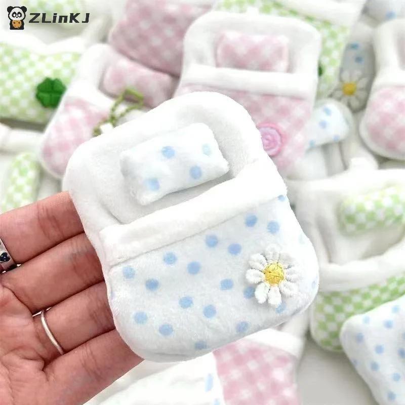 ▶ Lit de poupée trèfle à quatre feuilles en peluche, 1 pièce, 8x6x1CM, sac de couchage doux, Mini dé