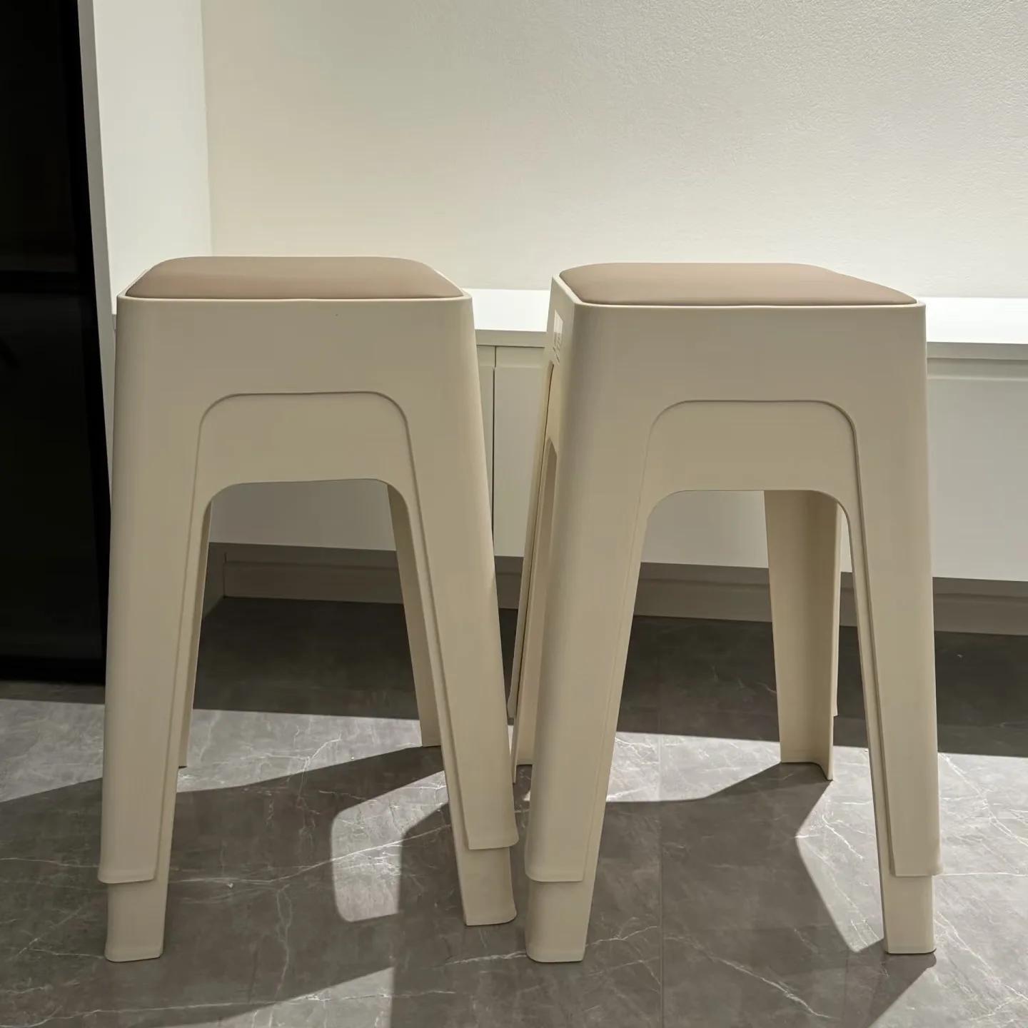 Nouveau tabouret en plastique pour la maison, simple, empilable, tabouret de salle à manger, luxe lé