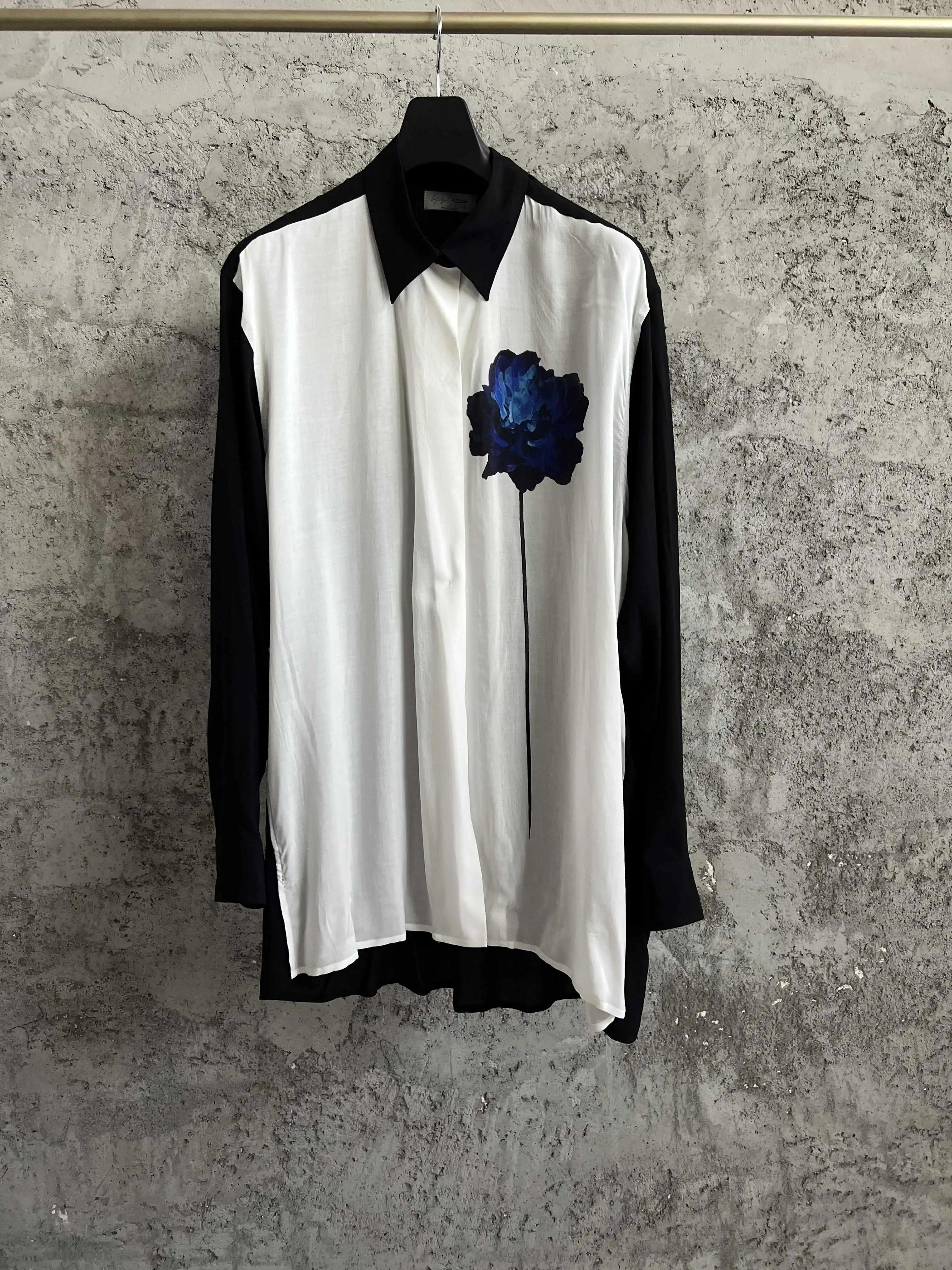 Conception originale de style japonais, imprimé floral foncé et ample