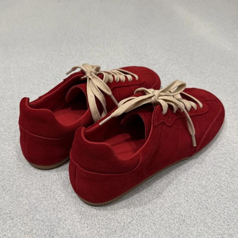 Chaussures d'entraînement allemandes pour femmes 2026 – Nouvelles baskets plates antidérapantes en d