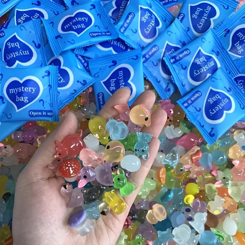 60 mini-animaux et champignons en résine qui brillent dans le noir, sachets surprises, décoration de