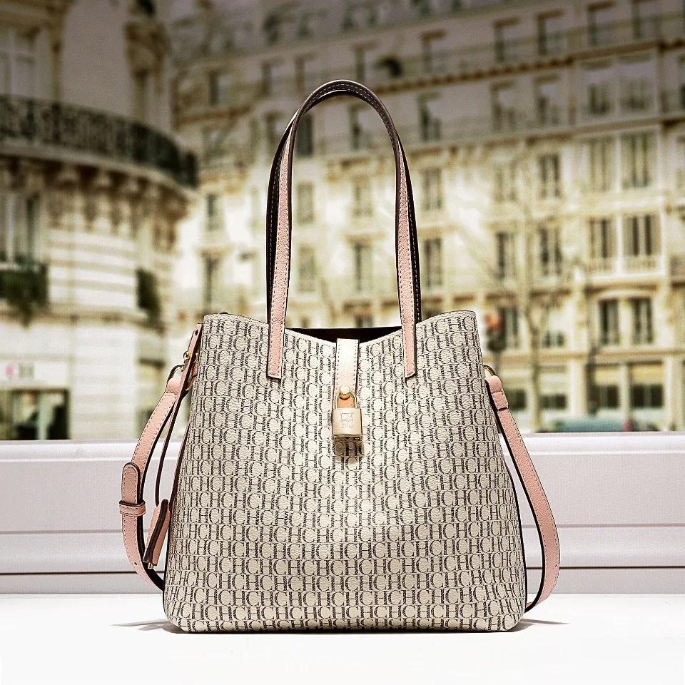 Sac fourre-tout CH Exquisite Monogram avec accroche-cadenas, bretelles de qualité supérieure, coutur