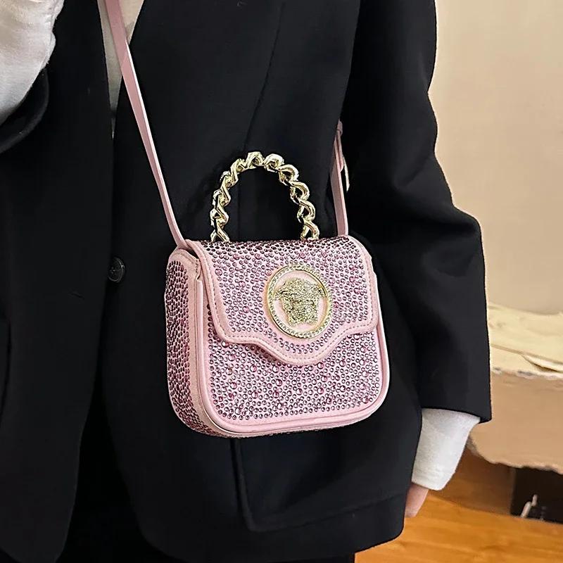 Pochette classique inspirée des créateurs, convertible en sac bandoulière, avec un style parisien et