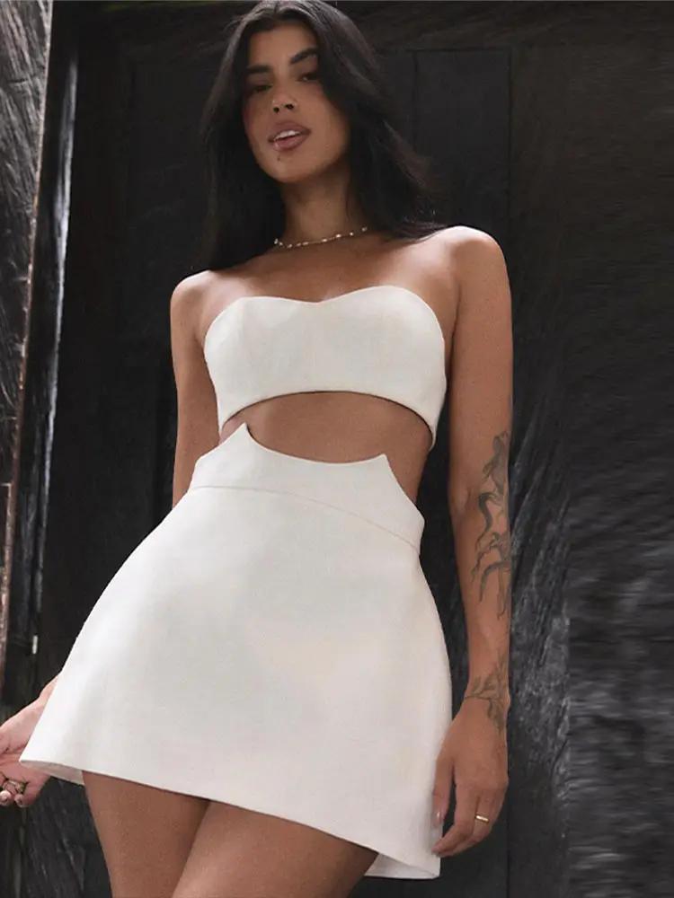 Ensemble deux pièces élégant en lin blanc, haut court sans bretelles à col cœur, jupe mini taille ha