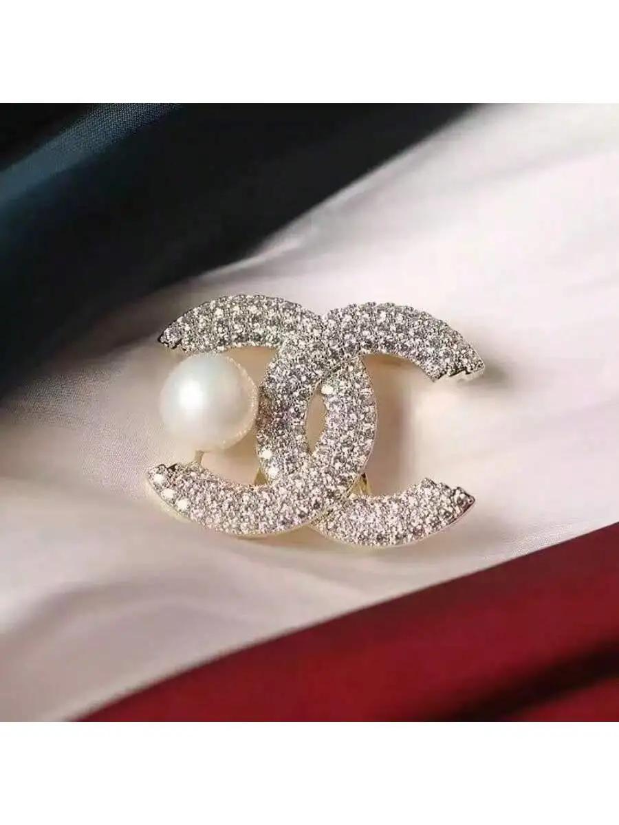Broche Parfumée, Lettres Élégantes, Style INS Haut de Gamme, Perles Lumineuses, Petite Broche pour M