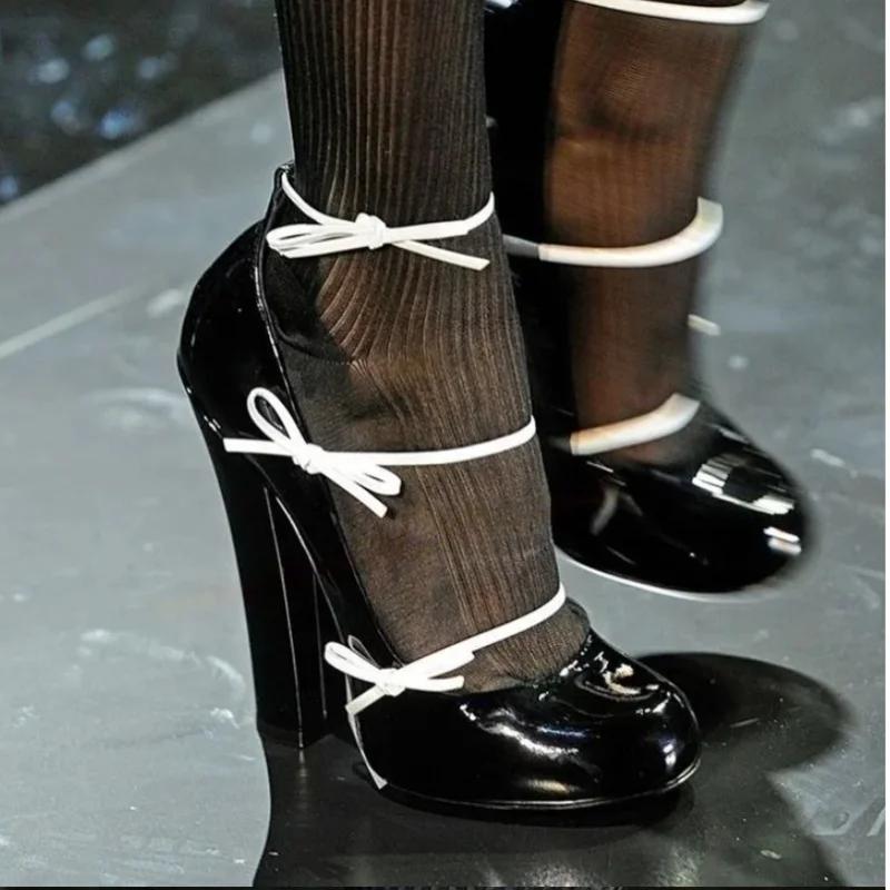 Chaussures à talons hauts en cuir verni avec nœud papillon Arden Furtado, bout rond, talons épais, e