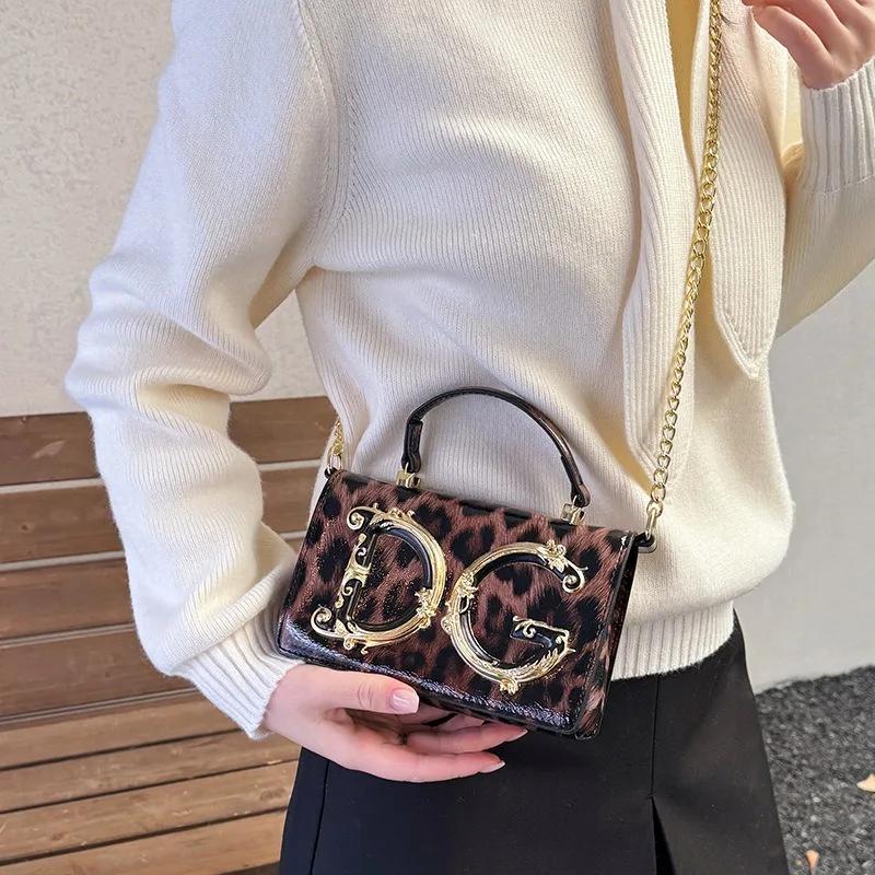Nouveau sac carré polyvalent à bandoulière diagonale avec chaîne, en cuir verni motif léopard, style