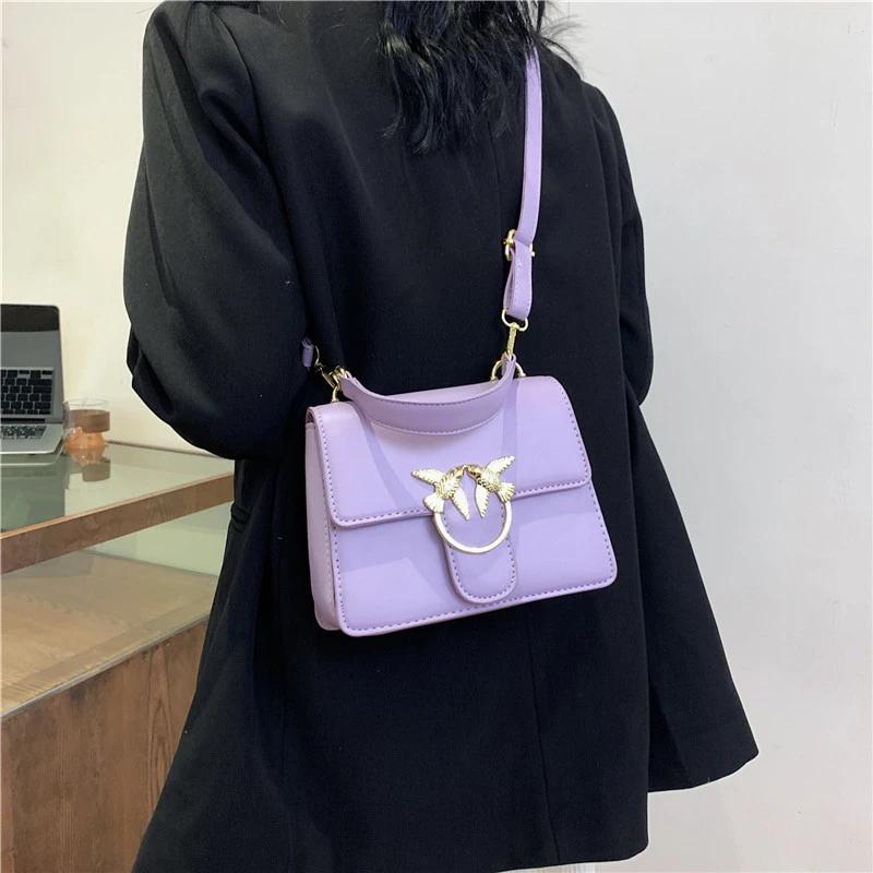 Sac à langer de luxe stable avec un design bien structuré qui conserve sa forme même lorsqu'il est e