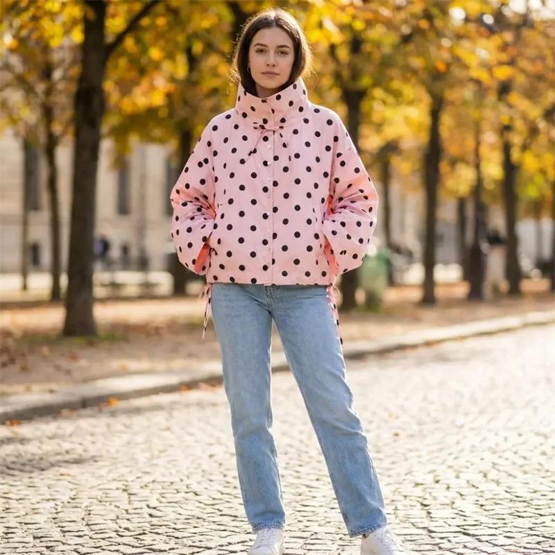Manteau pour femme Printemps 2026 Nouveau style Rose à pois Manches longues Détail noué Simple bouto