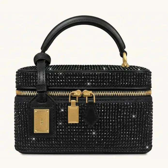 Sac bandoulière de luxe pour femme en cuir texturé avec logo lettre, également un élégant sac à lang