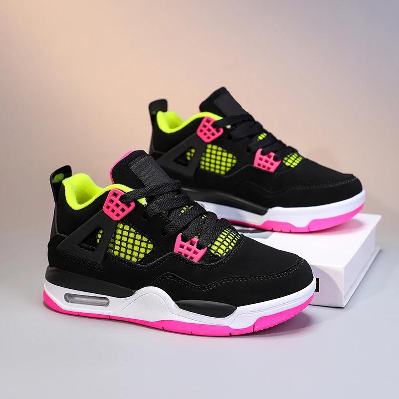Une paire de chaussures d'entraînement sportives à tige en cuir pour enfants, chaussures décontracté