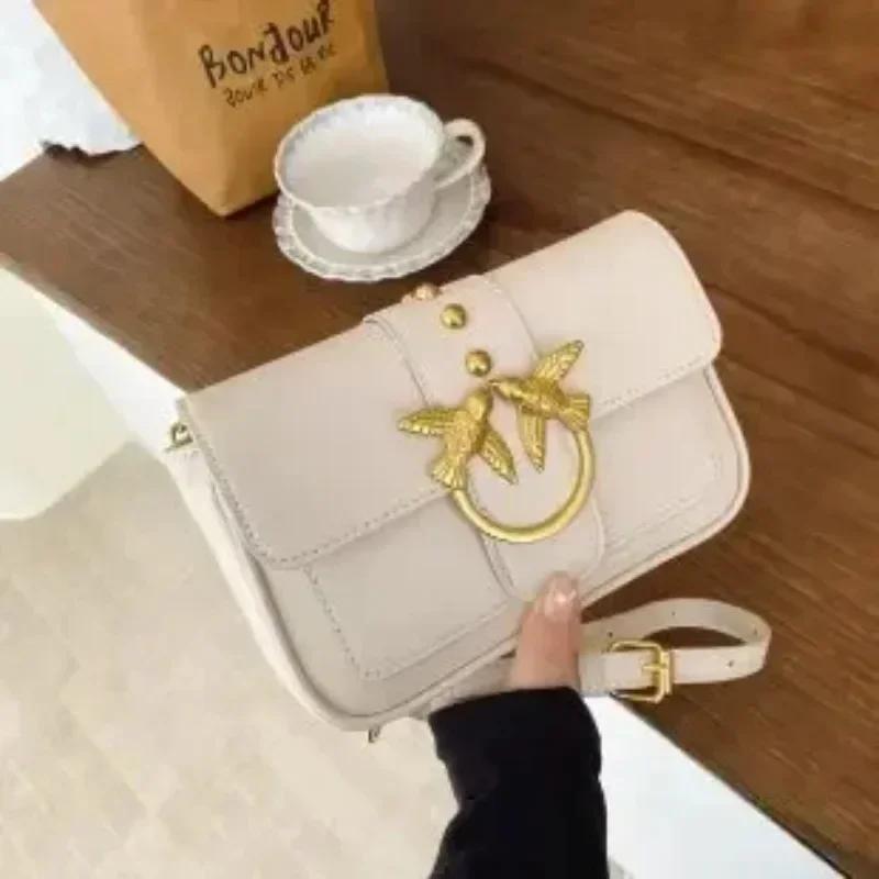 Sac à langer, élégant, unique et luxueux, conçu par une marque, pour femme, au style élégant et clas