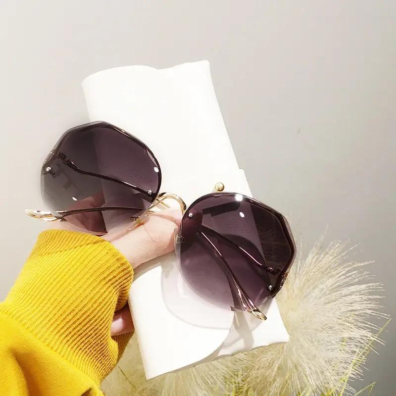 Lunettes de soleil sans bords pour femmes, en métal, Vintage, Design élégant, carrées surdimensionné