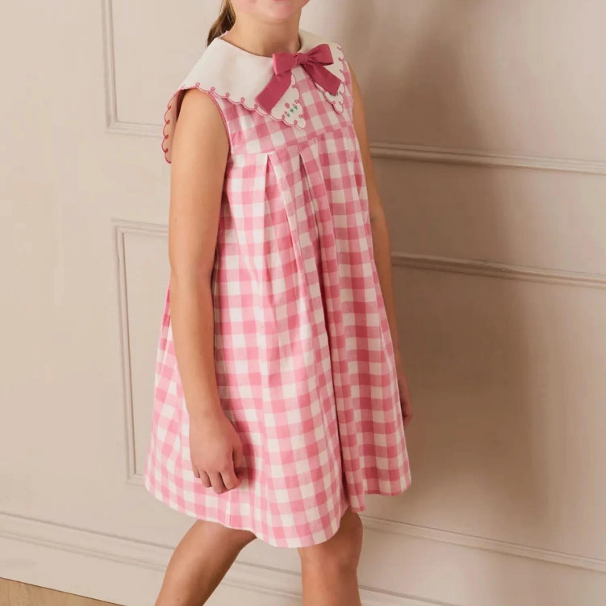 Robe rose à carreaux brodée sans manches pour fille, tenue mignonne pour les vacances d'été, robes p
