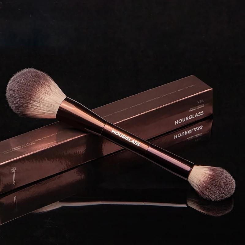 Ensemble et Kit de pinceaux de maquillage sablier comprenant fond de teint en poudre correcteur fard