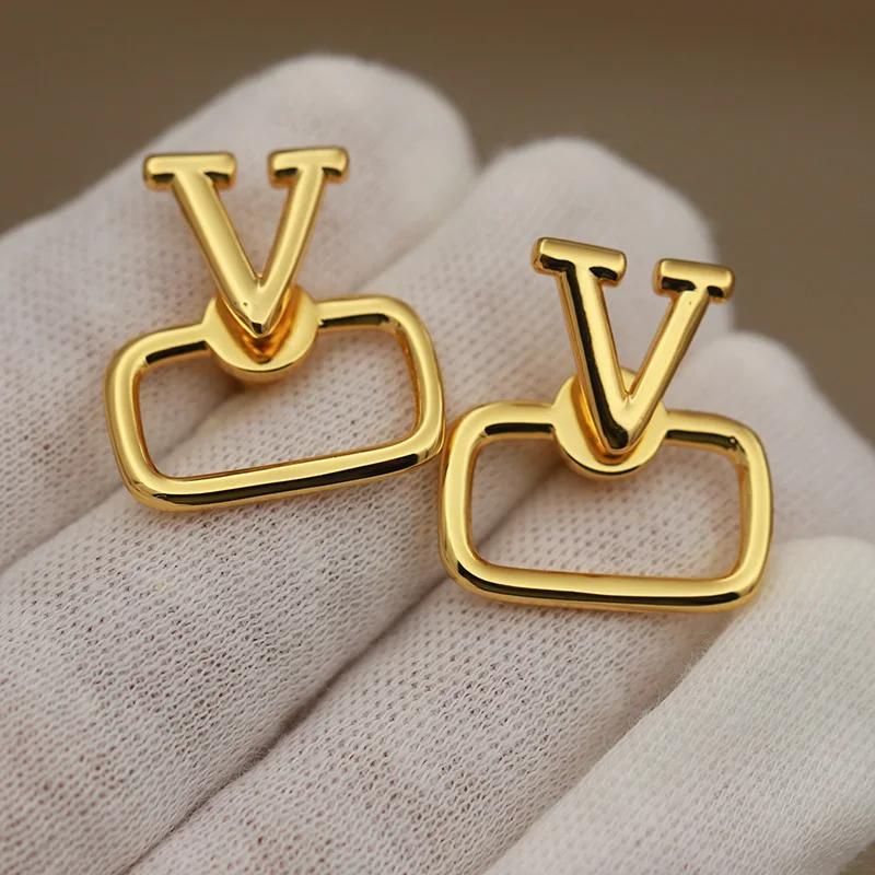 Nouveau Design de vue de luxe en métal lettre V boucles d'oreilles pour les femmes marque de mode ma