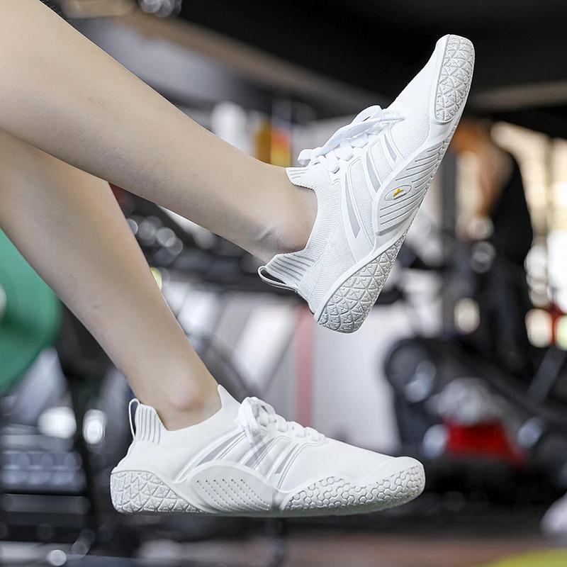 Chaussures de sport légères pieds nus, baskets de sport à semelle souple avec maille respirante pour