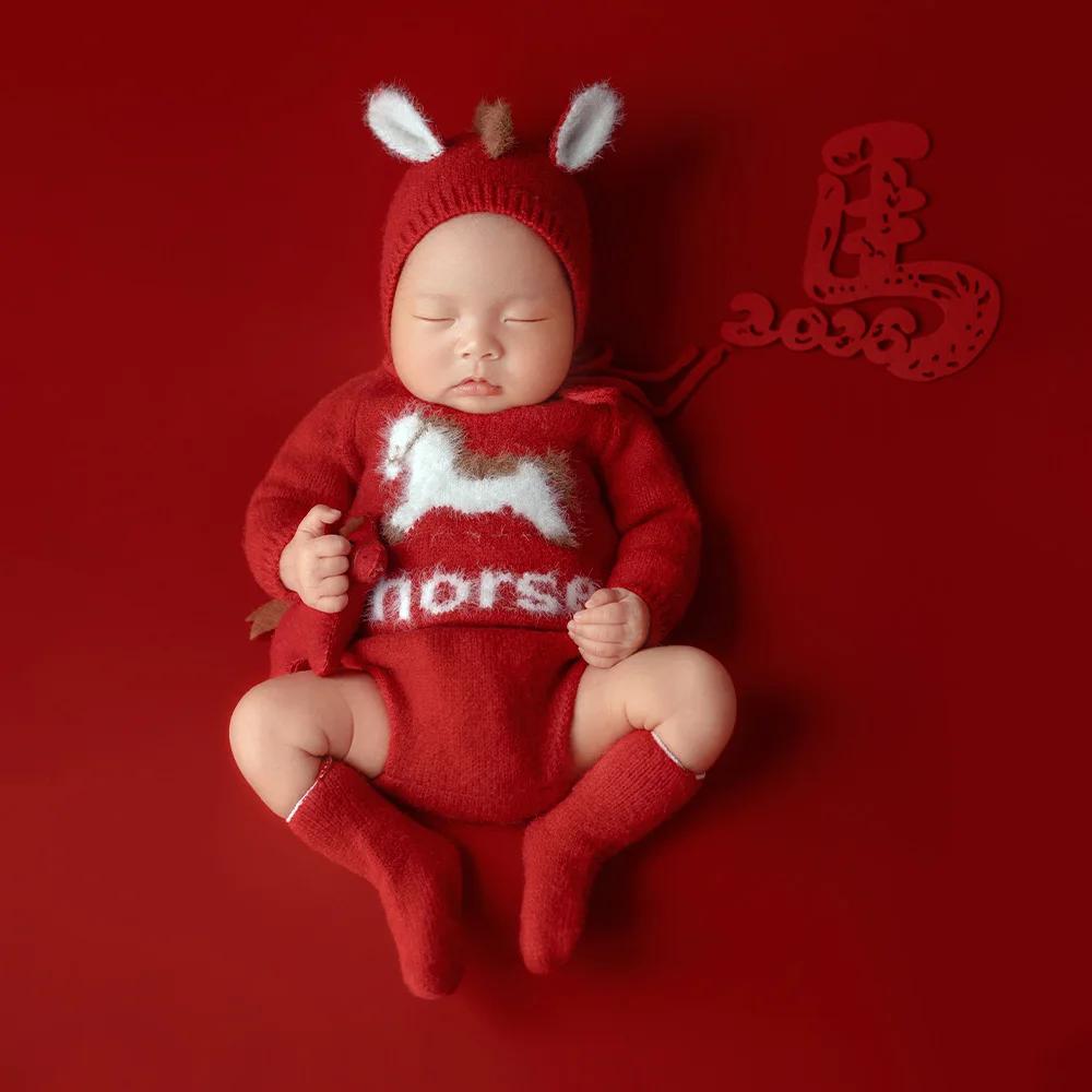 Tenues de photographie pour nouveau-nés Année du Cheval : Ensemble barboteuse bébé tricotée rouge av