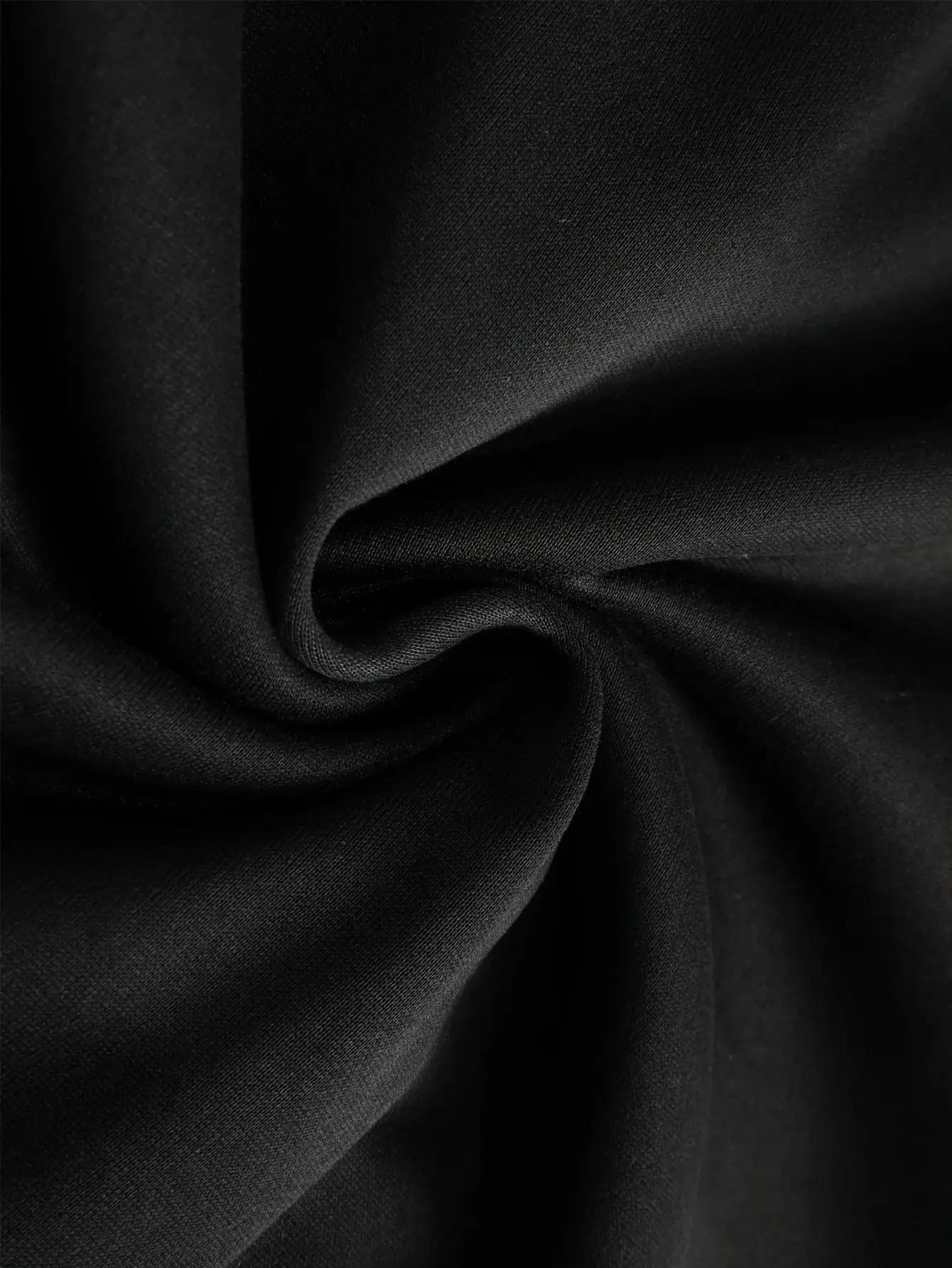 Le nouvel ensemble pour hommes pour le printemps et l'automne 2025 présente une impression de motifs