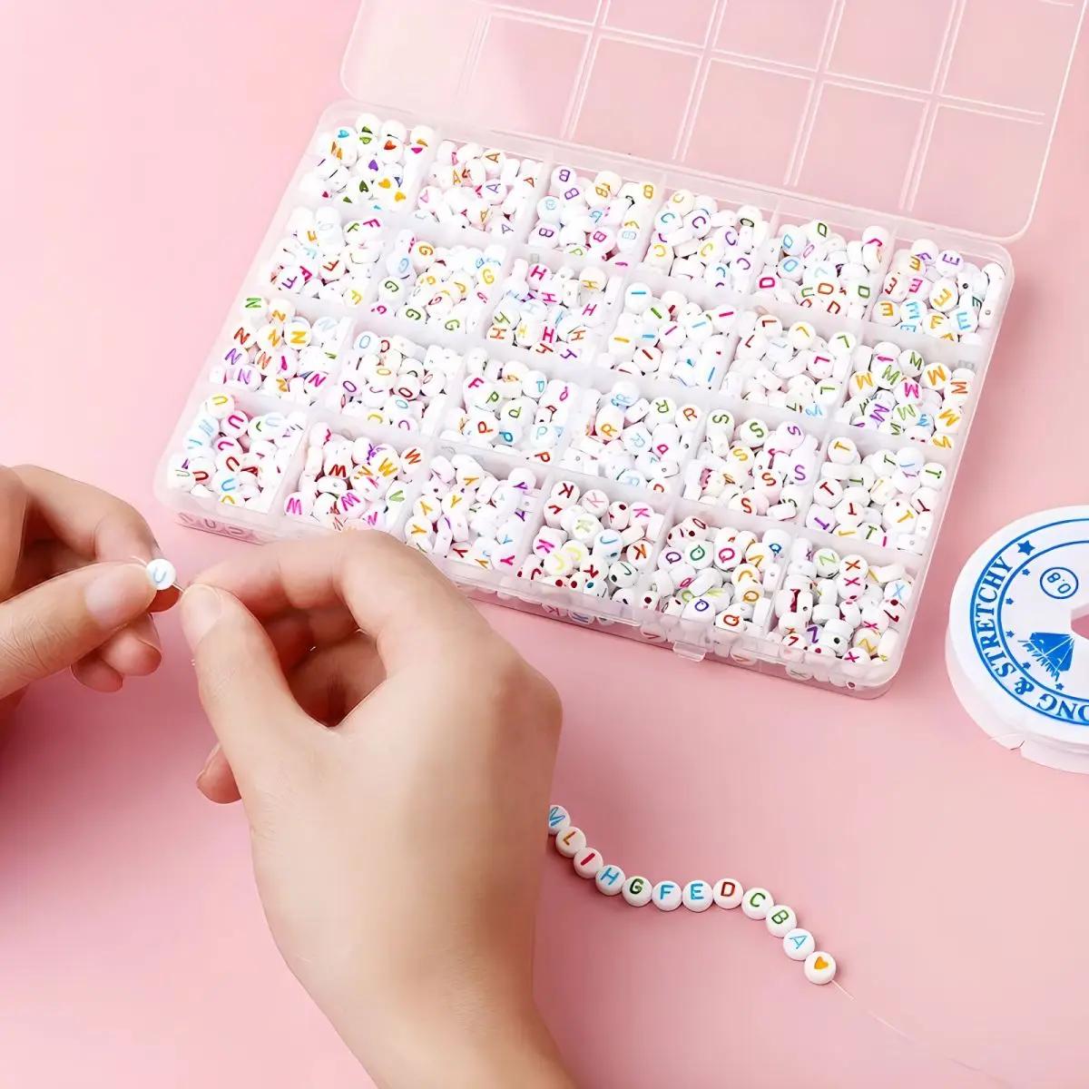 1200 pièces de perles rondes avec lettres pour la fabrication de bijoux, avec ligne de cristal, Kits