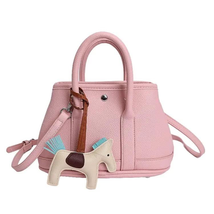 Sacs à langer tendance et uniques de créateurs parisiens pour femmes, sacs à bandoulière élégants en