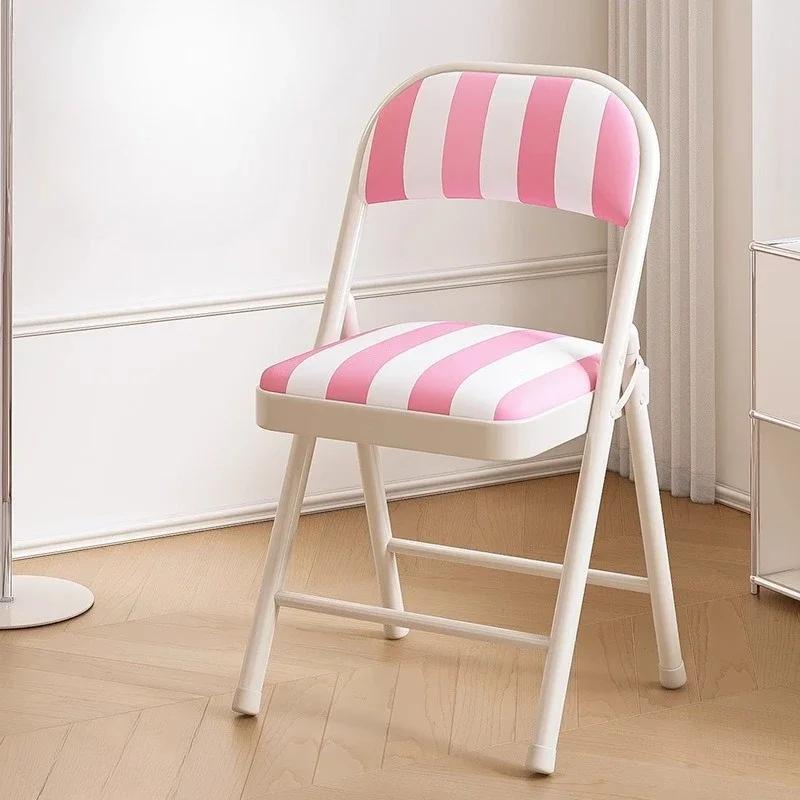 Chaise pliable polyvalente, construction en métal robuste avec siège rayé rembourré confortable, des