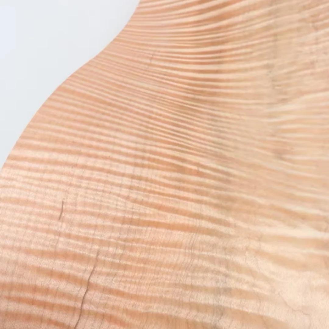 Longueur : 2,5 mètres Largeur : 140 mm Épaisseur : 0,2 mm Placage de bois naturel pour la décoration