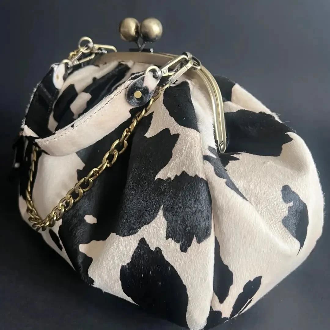 LOST IN VINTAGE – pochette en tissu à motif de vache, cadre métallique, serrure à baiser et poignée 